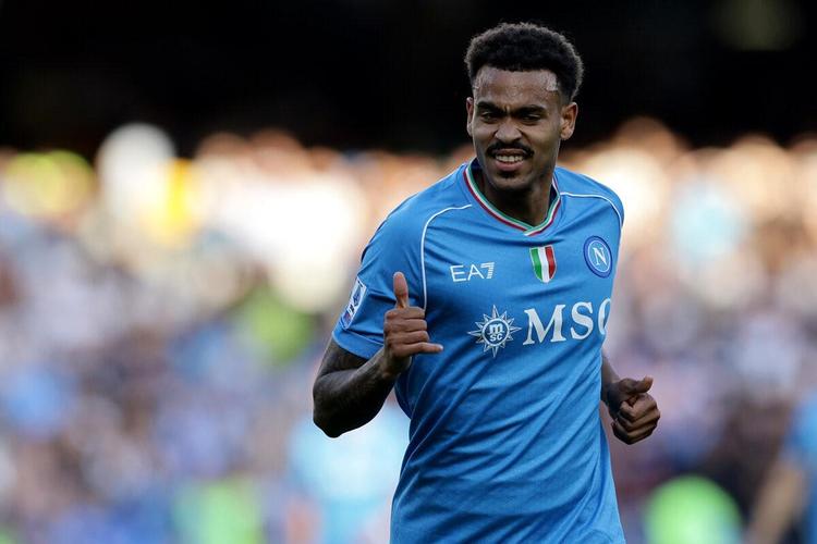 罗马诺：西班牙人租借那不勒斯恩贡戈，附带1800万买断条款