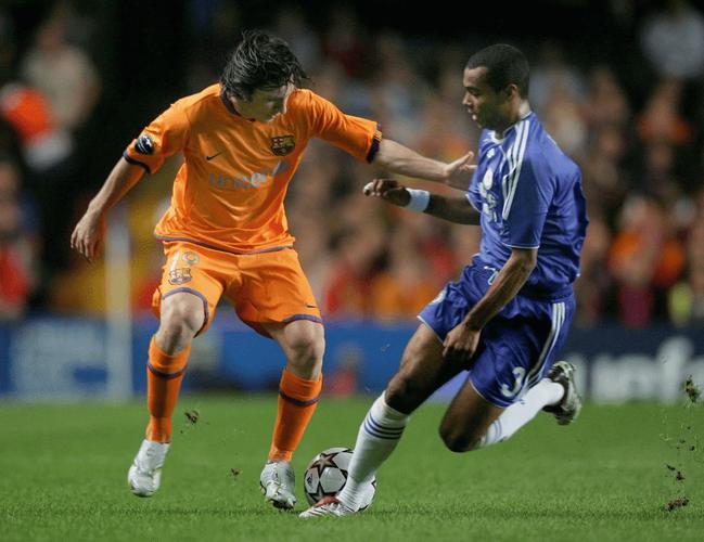 特里拍卖梅西、C罗和亨利等人的经典球衣，筹得近30万镑善款