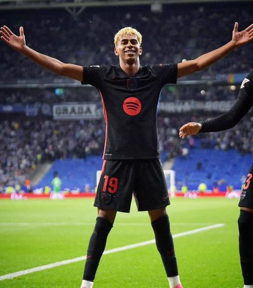 弗里克：错失一些机会有点沮丧；亚马尔攻防两端同样投入