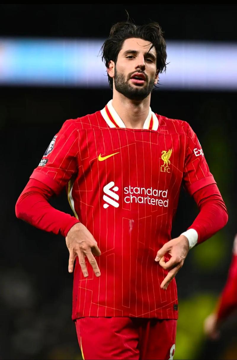 索博斯洛伊本场数据：3次关键传球，5夺回球权，对抗6胜5